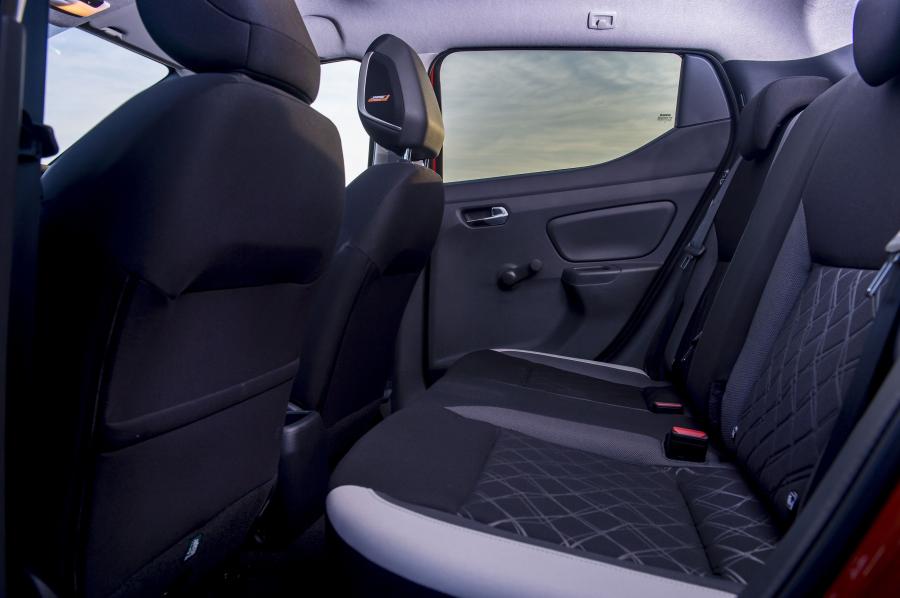 Интерьер Nissan Micra 2017 года  (UK) (фото 38 из 40)